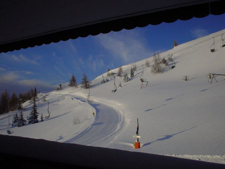 Blick vom Balkon auf die Skipiste Mountain Resort Feuerberg