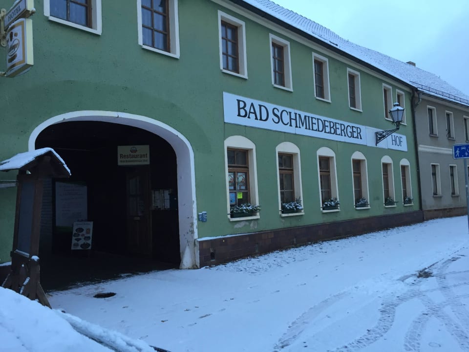 Haupthaus mit Restaurant Hotel Schmiedeberger Hof