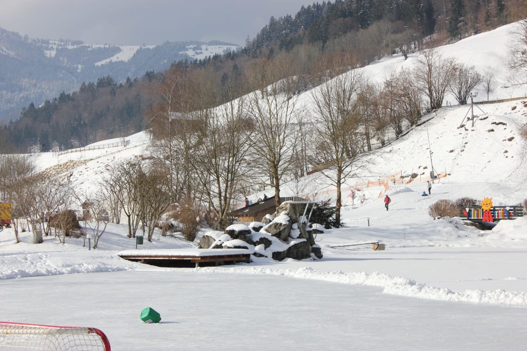 Zugefrorener See POST Family Resort