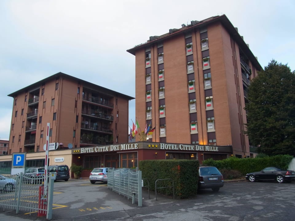Rechts das Hotel Hotel Città Dei Mille