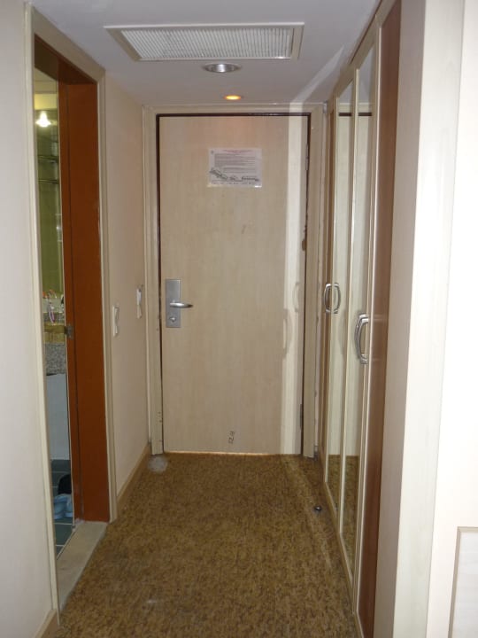 Blick auf Zimmereingang AQI Pegasos World