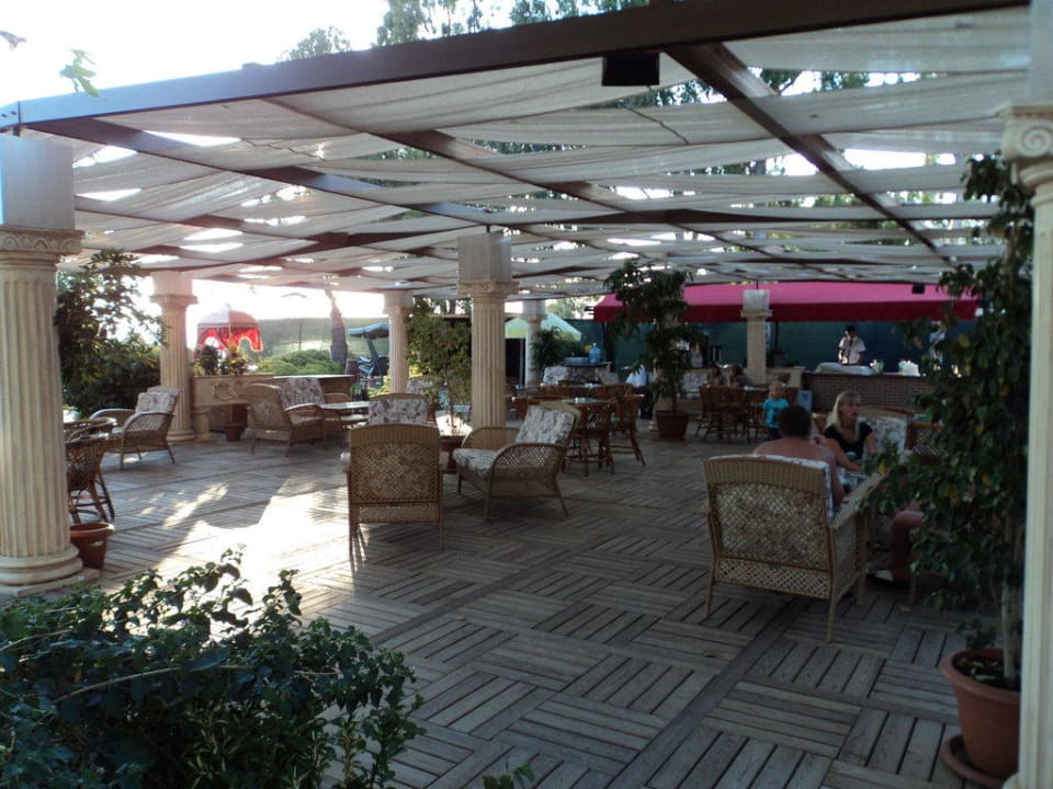 Lounge im Außenbereich Senza Sunset Beach Hotel