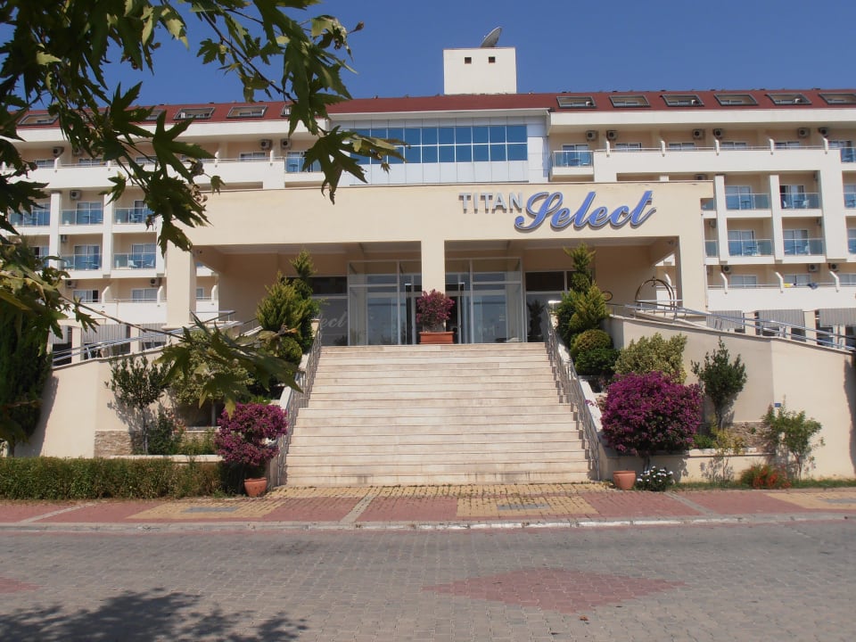 Eingang Titan Select Solivia Hotel