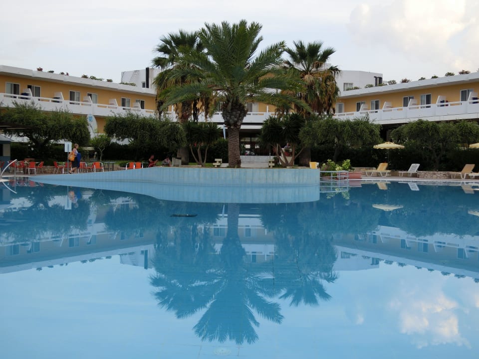 Pool am Abend TUI KIDS CLUB Alex Beach