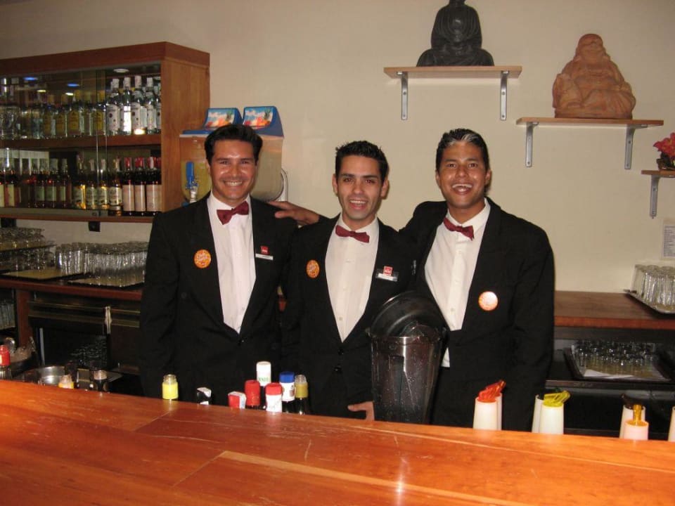 die jungs von der Bar Hotel Riu Buenavista