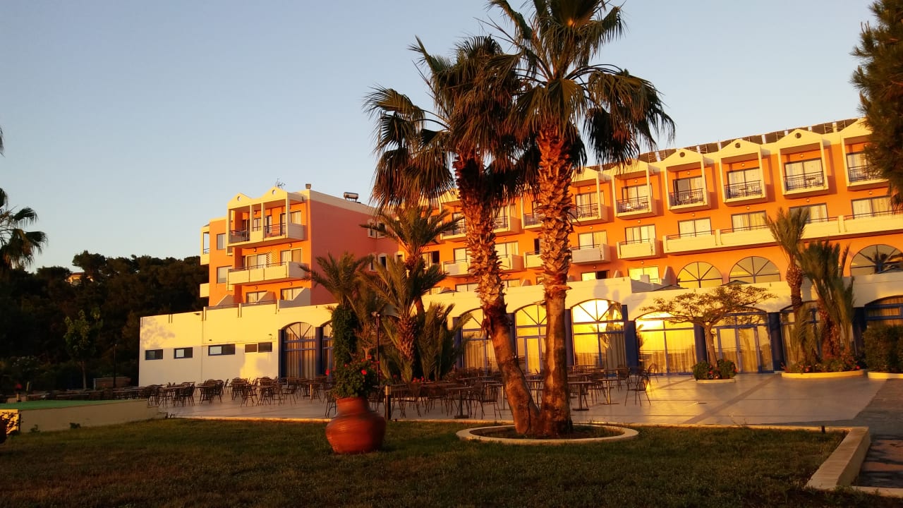 Außenansicht Kresten Palace Hotel