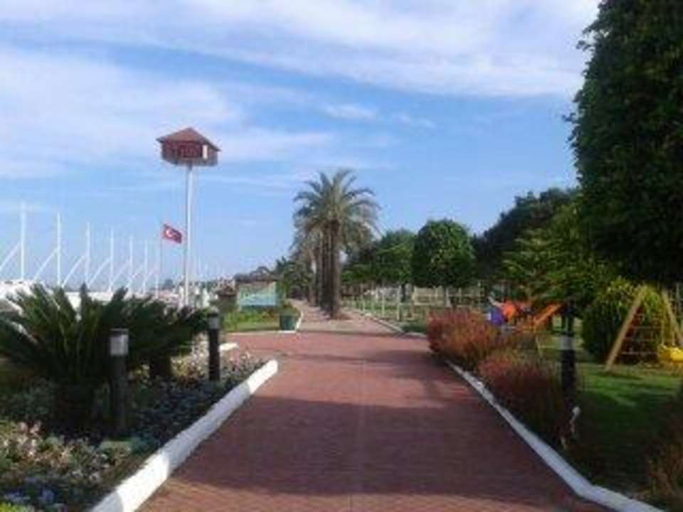 Набережная Crystal Flora Beach Resort