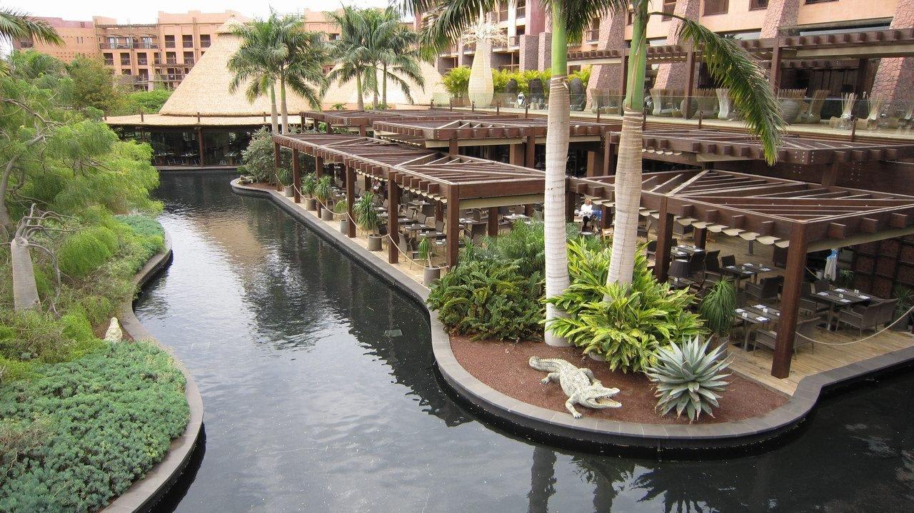 Lagoon in front of the restaurant Lopesan Baobab Resort