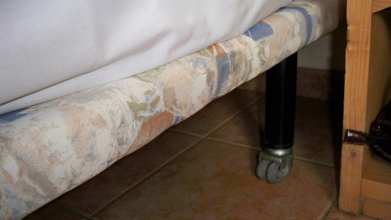 Unmögliche Rollen am Bett - Kabelbinder mitnehmen! Iberostar Waves Playa Gaviotas