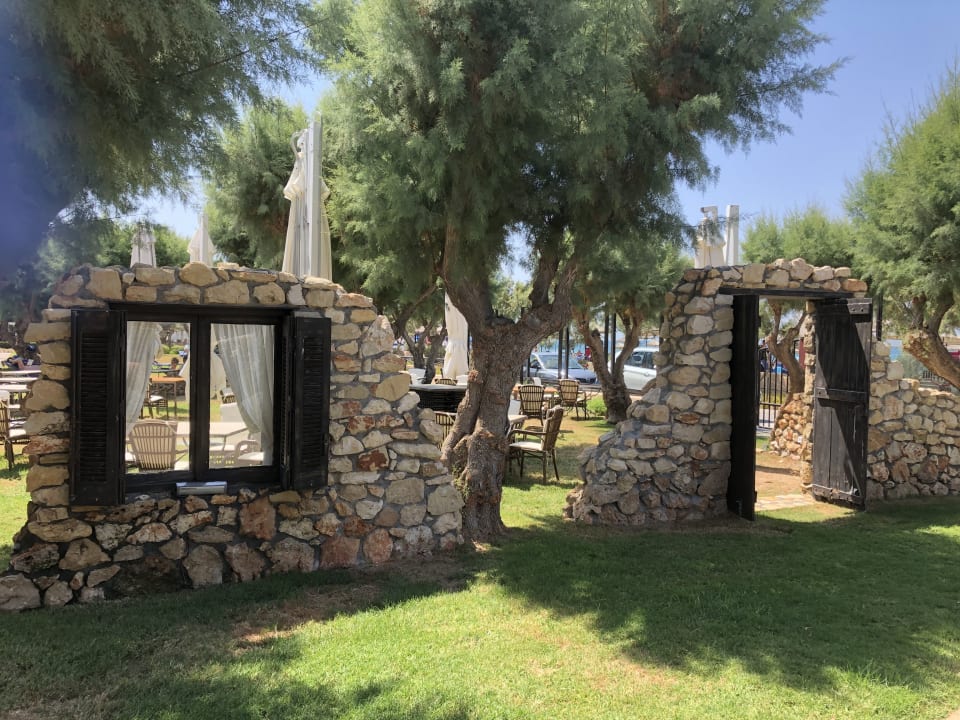 Gartenanlage Anissa Beach & Village