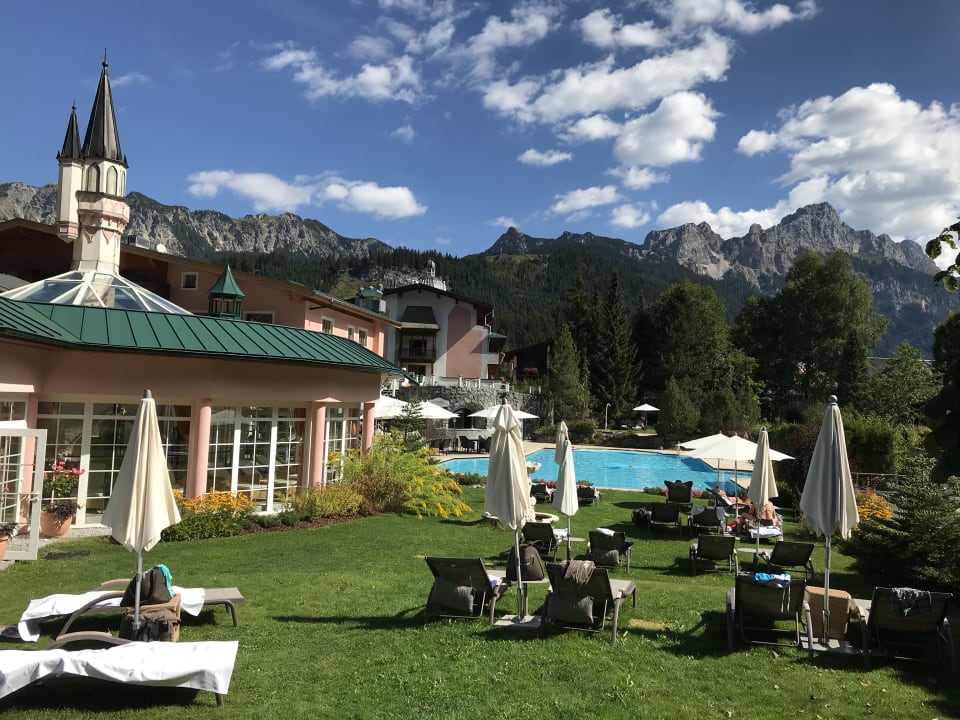 Gartenanlage Wellnesshotel ...liebes Rot-Flüh