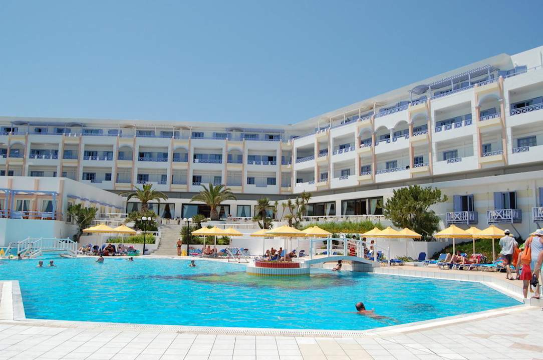 Basen Hotel Serita Beach