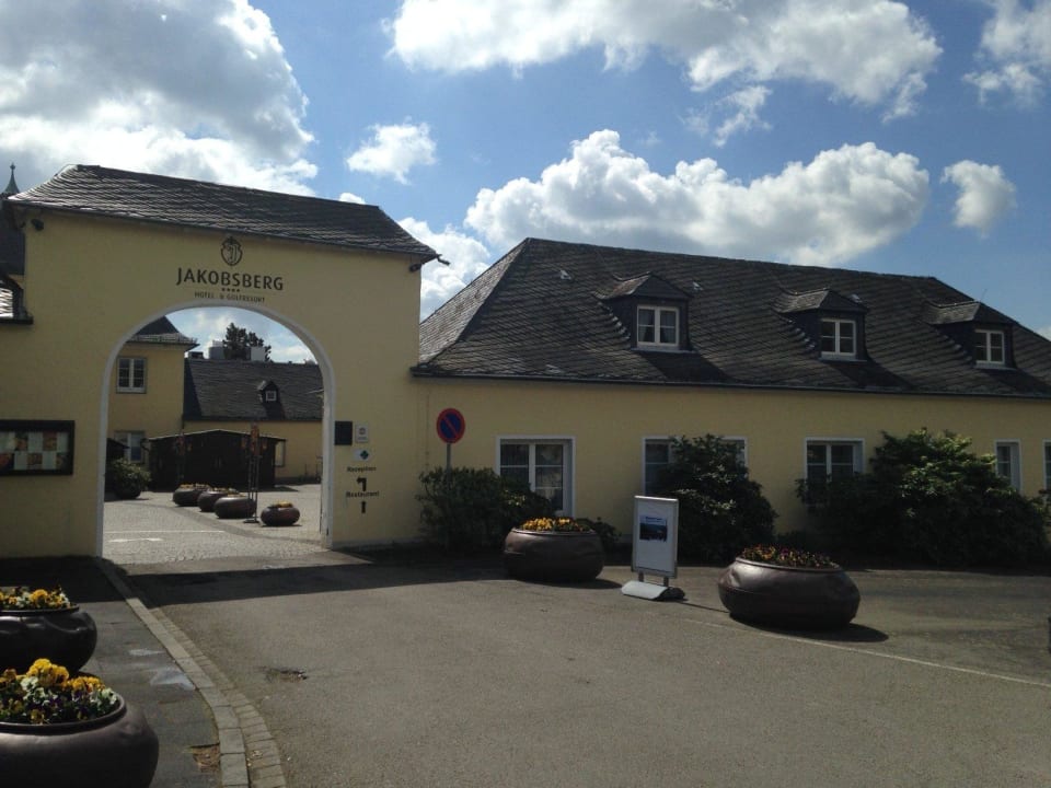 Hoteleingang Hotel Klostergut Jakobsberg
