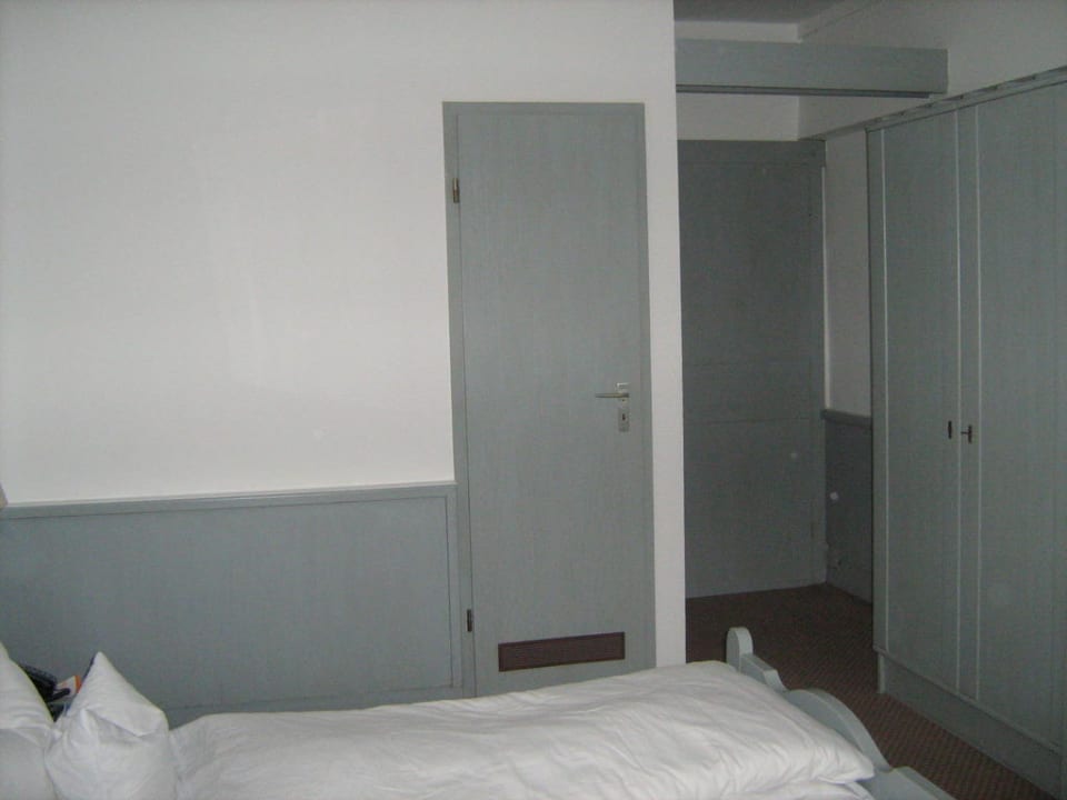 Eingangsbereich und Zugang Badezimmer Flair Hotel Vier Jahreszeiten