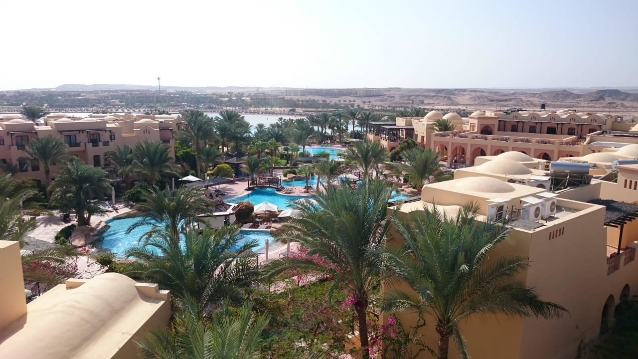 Blick nach Süden vom Turm aus Steigenberger Coraya Beach - Adults only