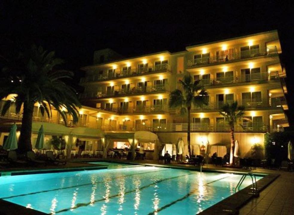 Eindrucksvolle Stimmung zur Nacht Roc Oberoy