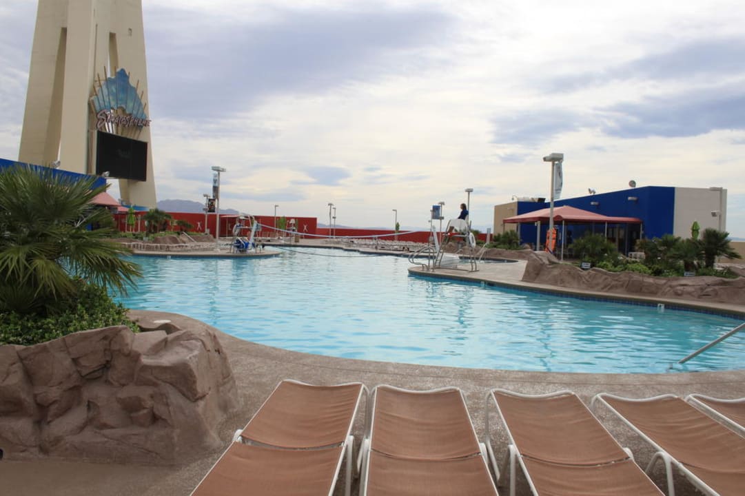 Pool im achten Stockwerk The STRAT Hotel, Casino and SkyPod