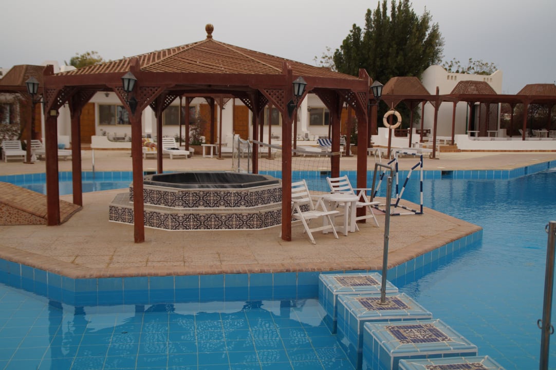 Pool Menaville Safaga