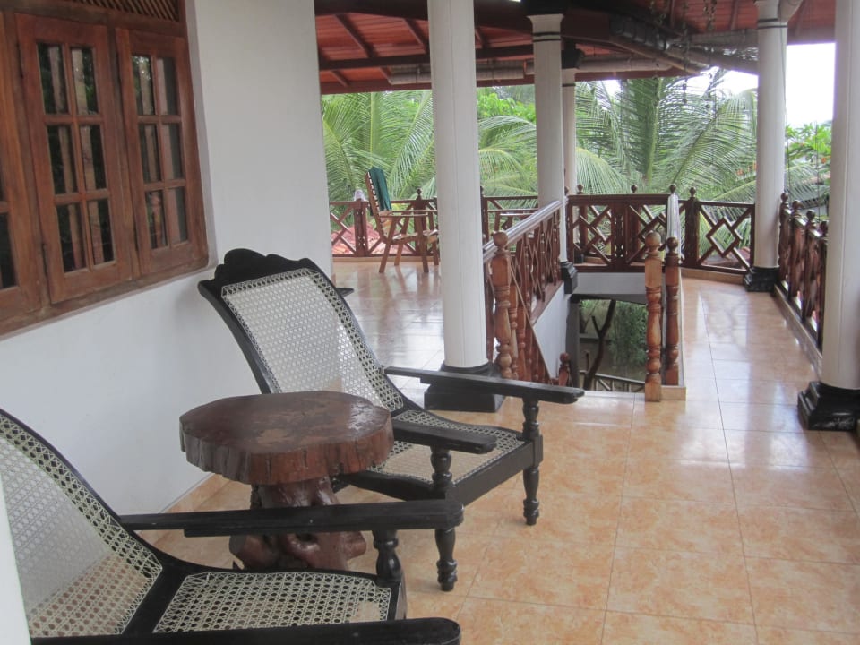 Balkon vor den Zimmern Ibis Guesthouse