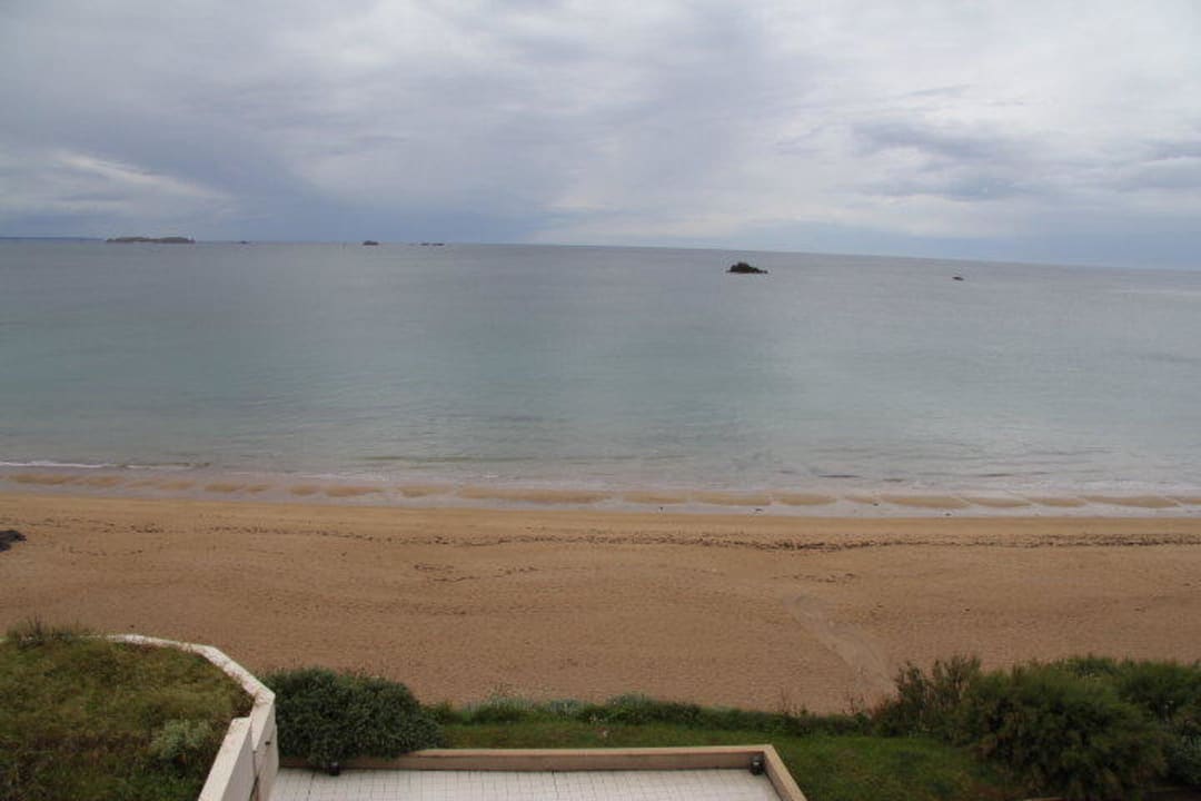 Aussicht aus dem Fenster auf den Strand Hotel Residence Reine Marine