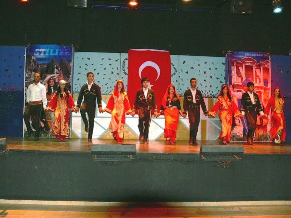 Türkischer Folkloreabend im Freiluft-Theater Hotel Grand Side