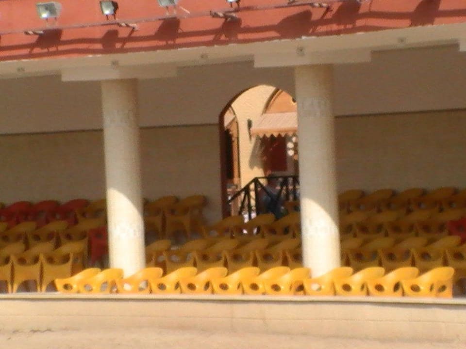 Sitzplätze bei der Lichtershow Pickalbatros Alf Leila Wa Leila Resort - Neverland Hurghada