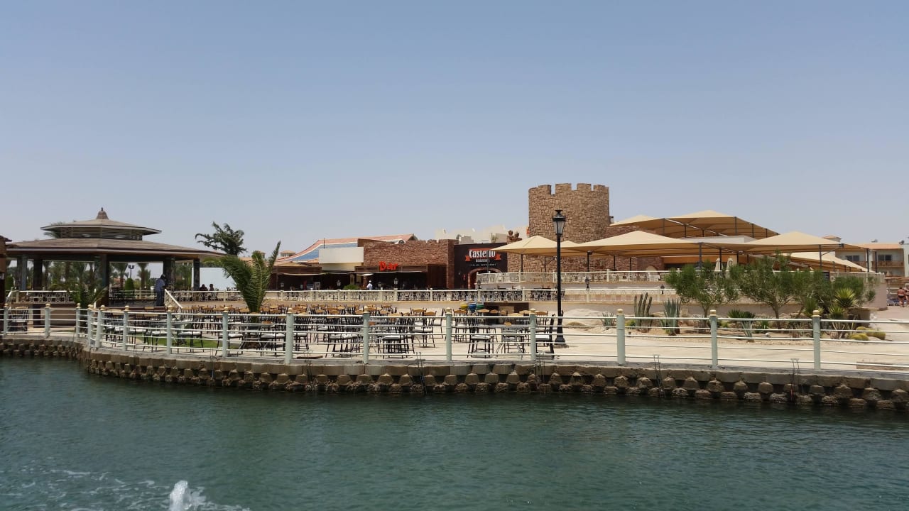 Restaurant Castello im Hintergrund Pickalbatros Dana Beach Resort - Hurghada