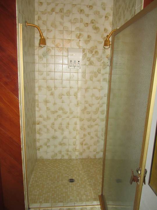 Dusche (zum Zimmer gehörend) Hotel Alaska House of Jade A&B