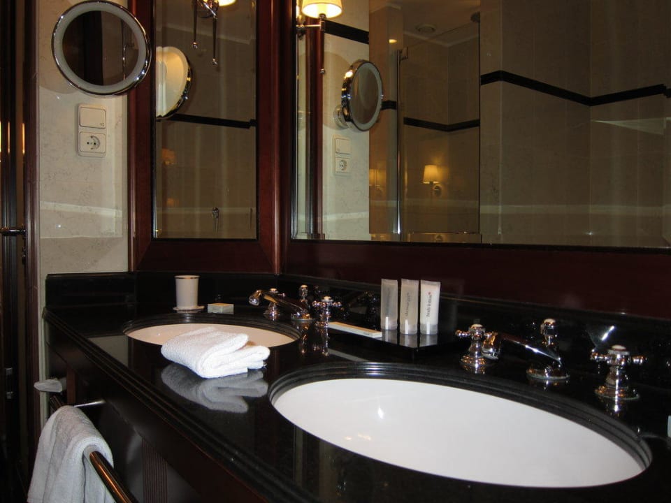 Zimmer 354, Bad Hotel Adlon Kempinski Berlin