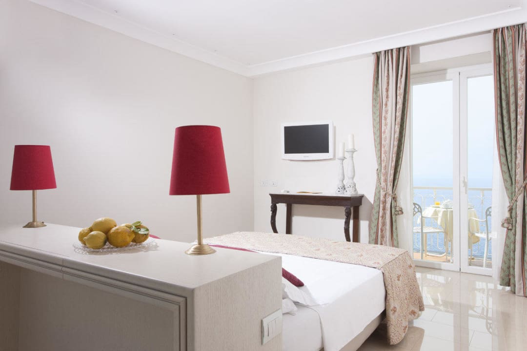 Suite room - Sea frontal View - Bedroom. Hotel Corallo Sorrento