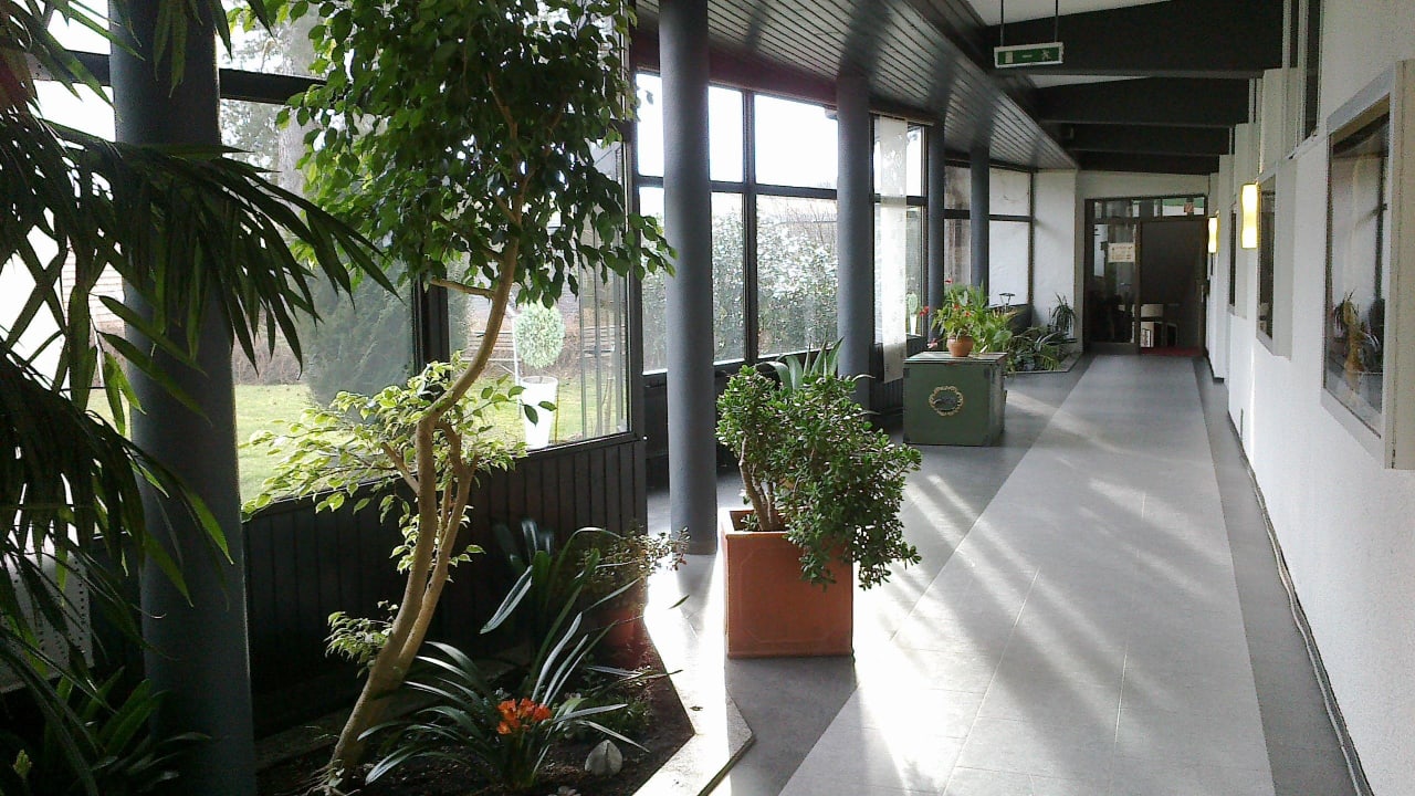 Einer der vielen Gänge innerhalb des Hotels Hotel-Resort Waldachtal