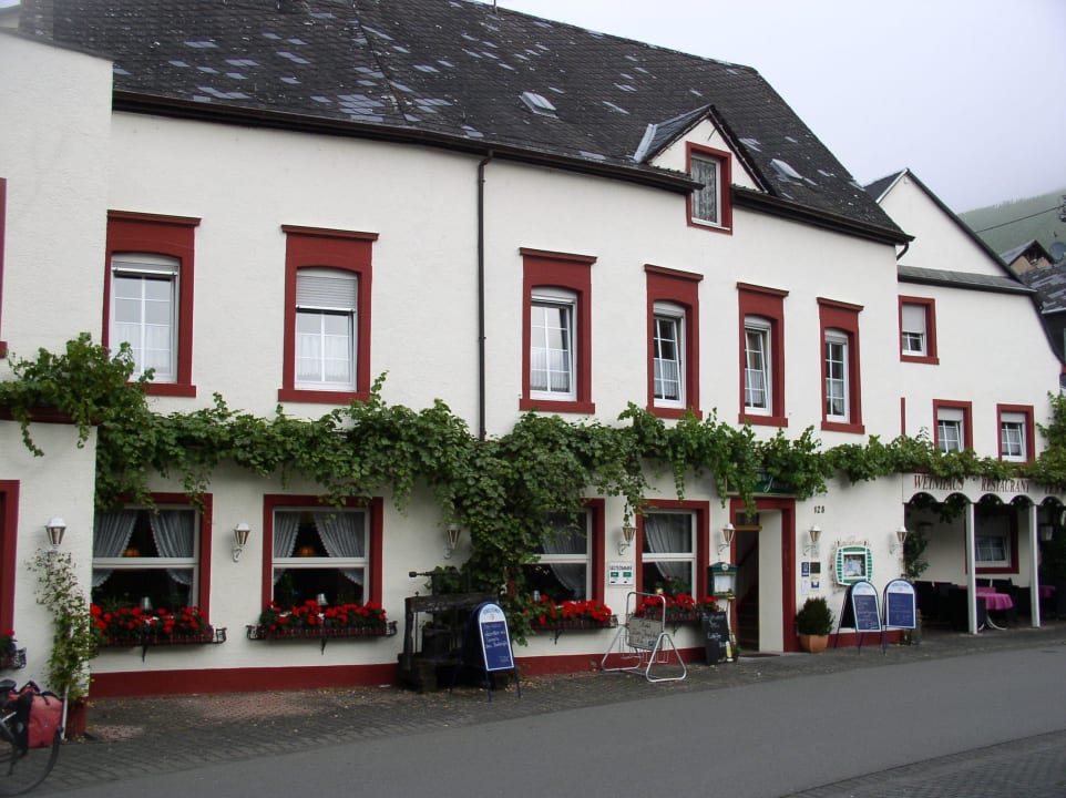 Blick zum Eingang Weinhaus Hotel zum Josefshof