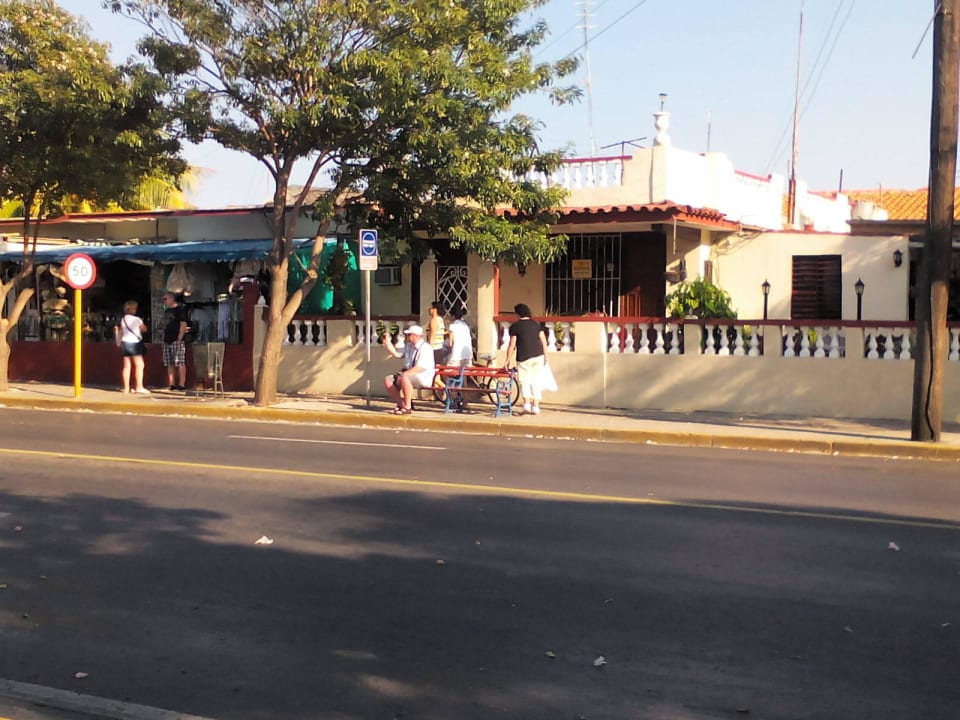 Direkt  bei Autobus Haltestelle Casa Particular en Varadero El edén de Varadero
