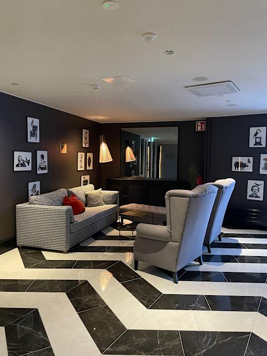 Lobby Clarion Hotel Helsinki Airport