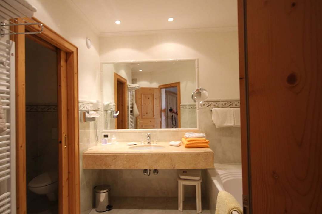 Bad/WC Zimmer 402 Hotel Sassongher