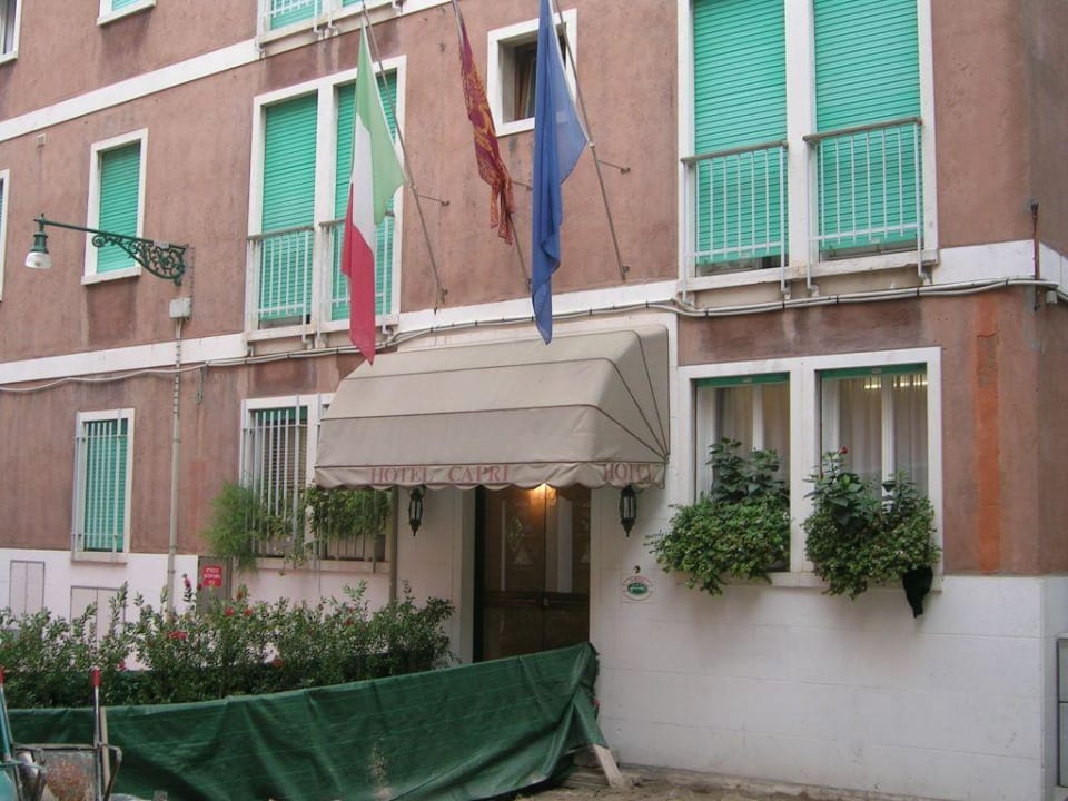 Hotel Capri: der Eingang Hotel Carlton Capri