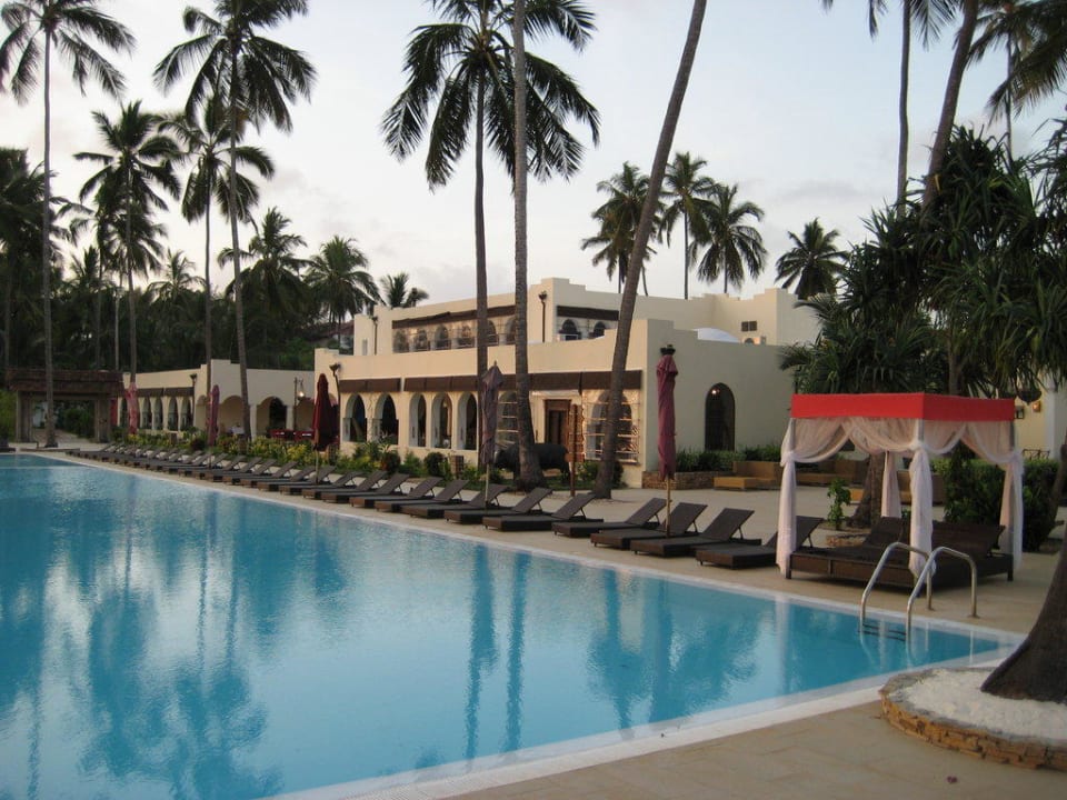 Pool morgens um 7 Uhr TUI Blue Bahari Zanzibar