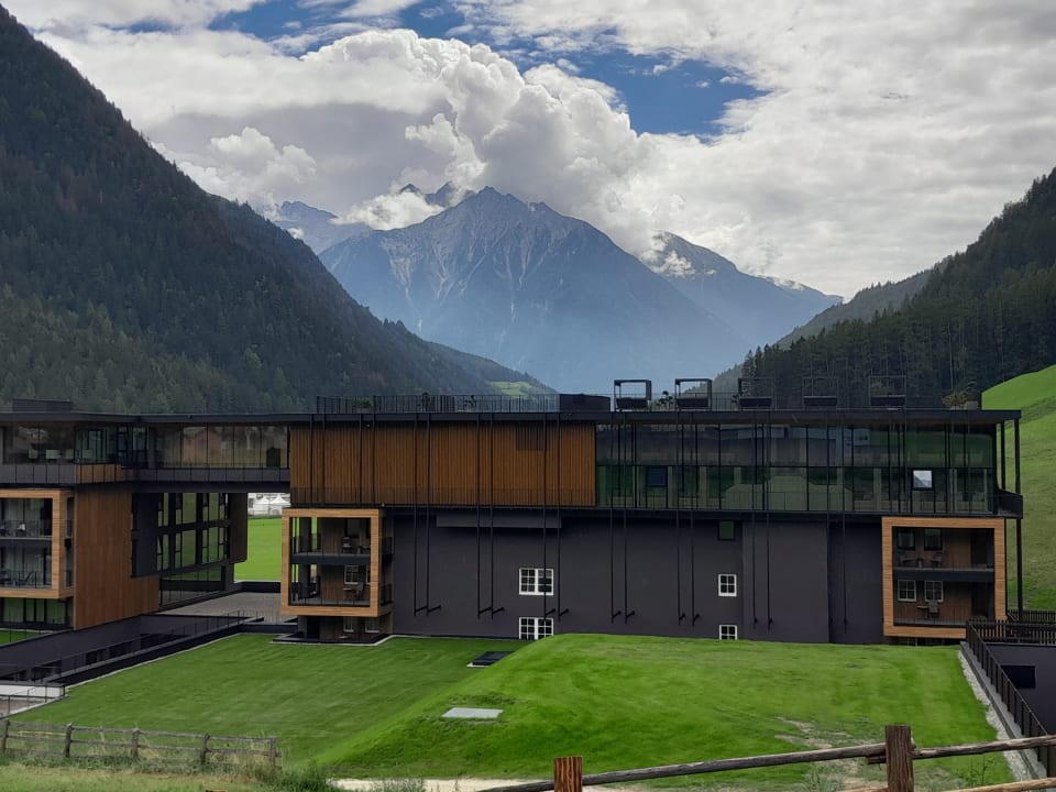 Außenansicht Hotel Schwarzenstein