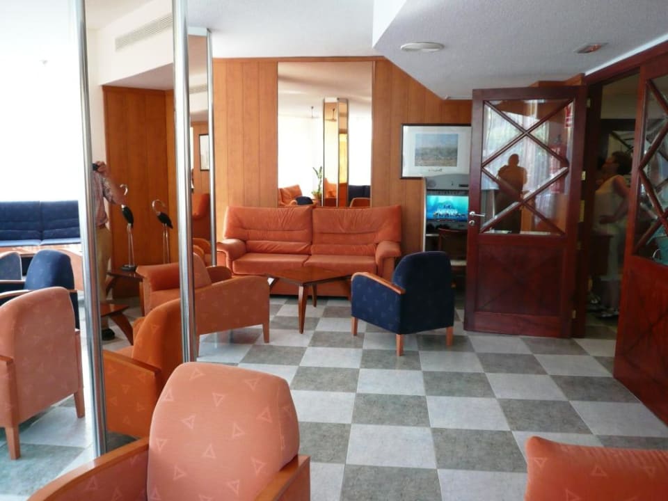 Fernsehraum Reverence Life  - Adults only