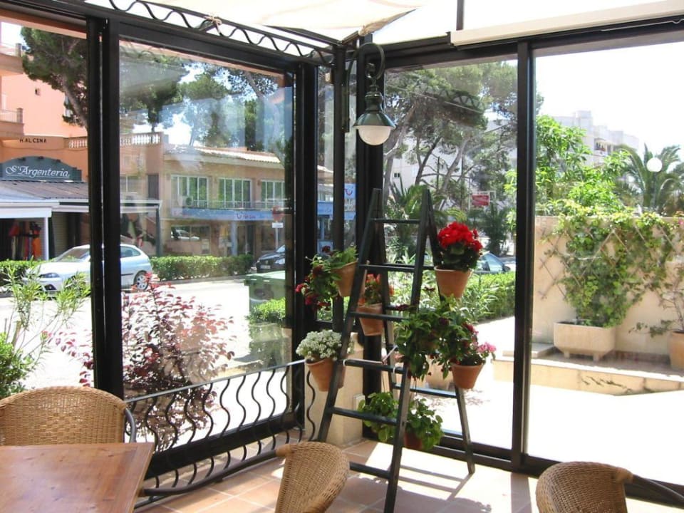 Überdachte Restaurant-Terrasse Hotel Moron Bell Port Hotel