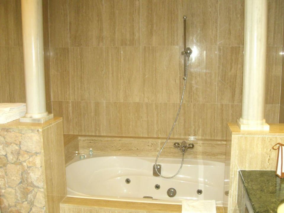Badezimmer der Superior-Suite R2 Rio Calma Hotel & Spa & Conference