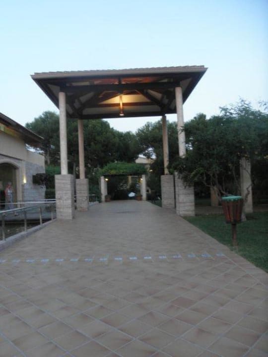 Weg zur Rezeption Zafiro Mallorca