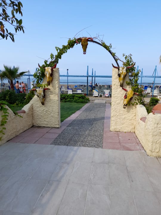 Gastro Iz Flower Side Beach Hotel