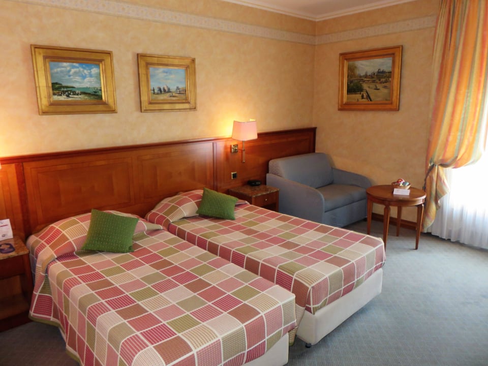 Standard Doppelzimmer #311 Hotel Strasbourg