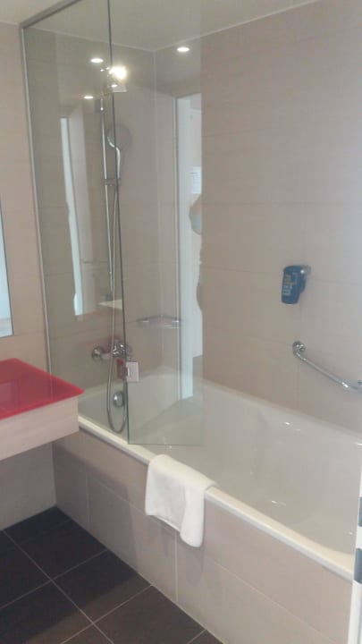 Badewanne/Dusche Park Inn by Radisson Linz