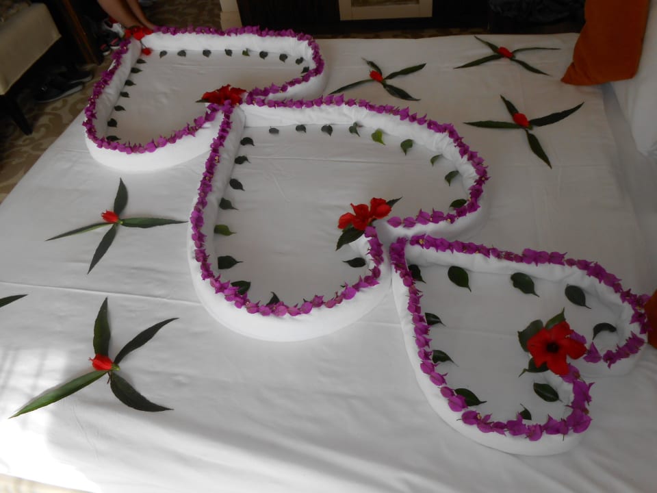 Bettdeko in unserem Zimmer von Fatma Aydinbey Kings Palace & Spa