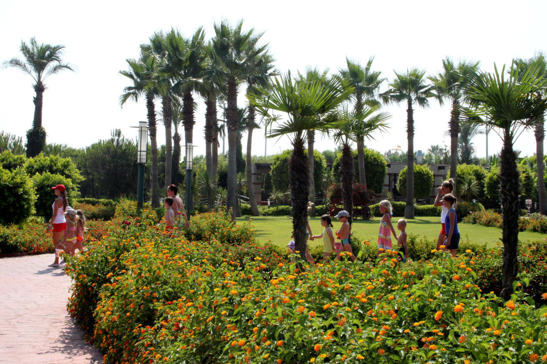 Weg zum Strand Hotel Miracle Resort