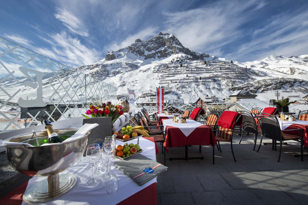 Außenansicht Hotel Enzian