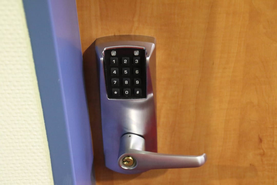 Zimmertür B&B Hotel München-Airport