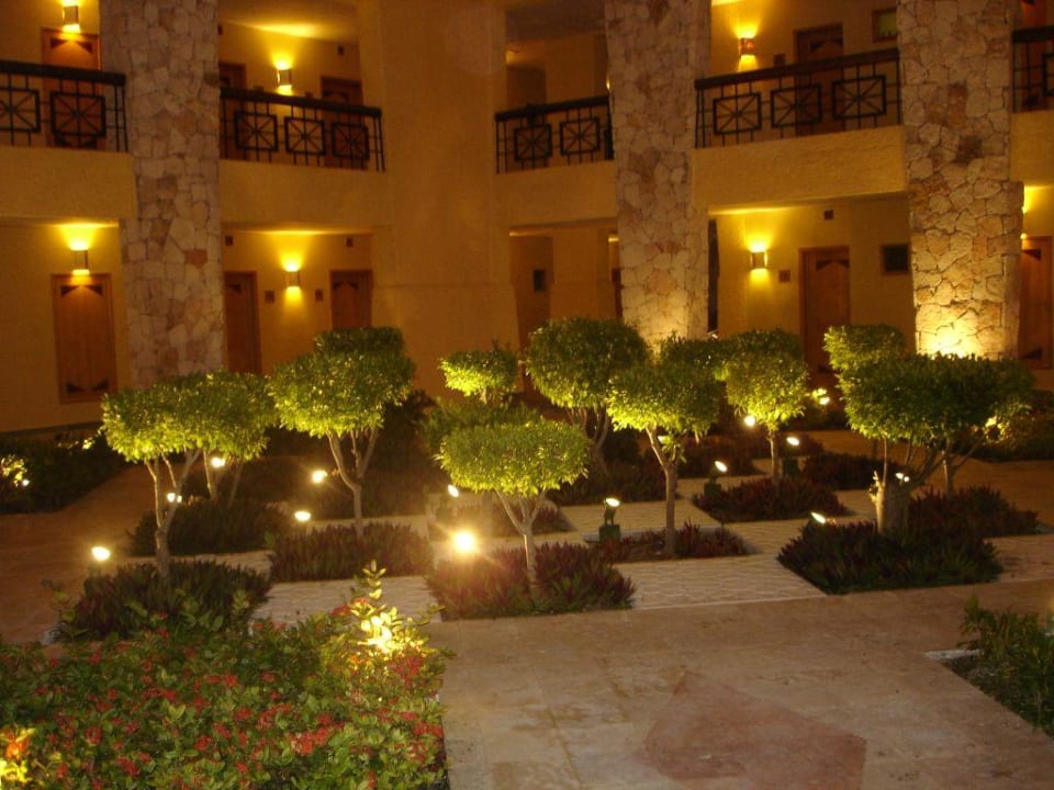 Innenhof Iberostar Selection Paraiso Maya Suites